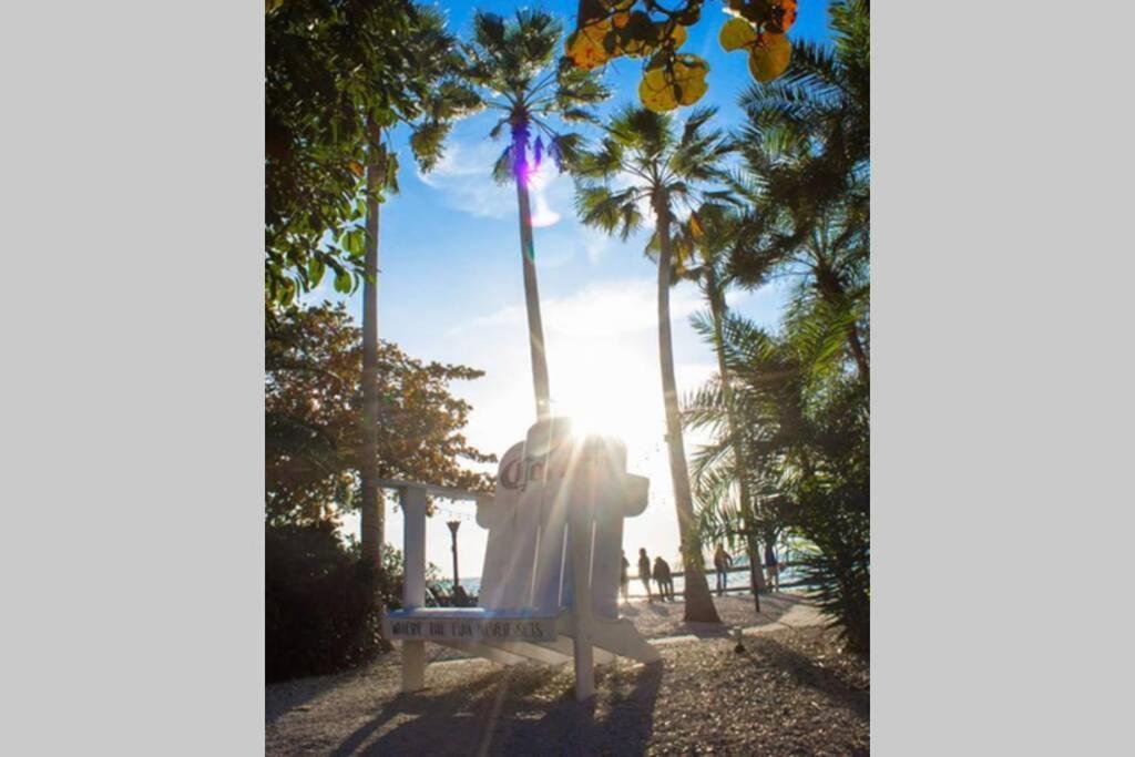 River Delight,Studio109, Beach & Pool Steps Away + Wifi Ruskin Extérieur photo