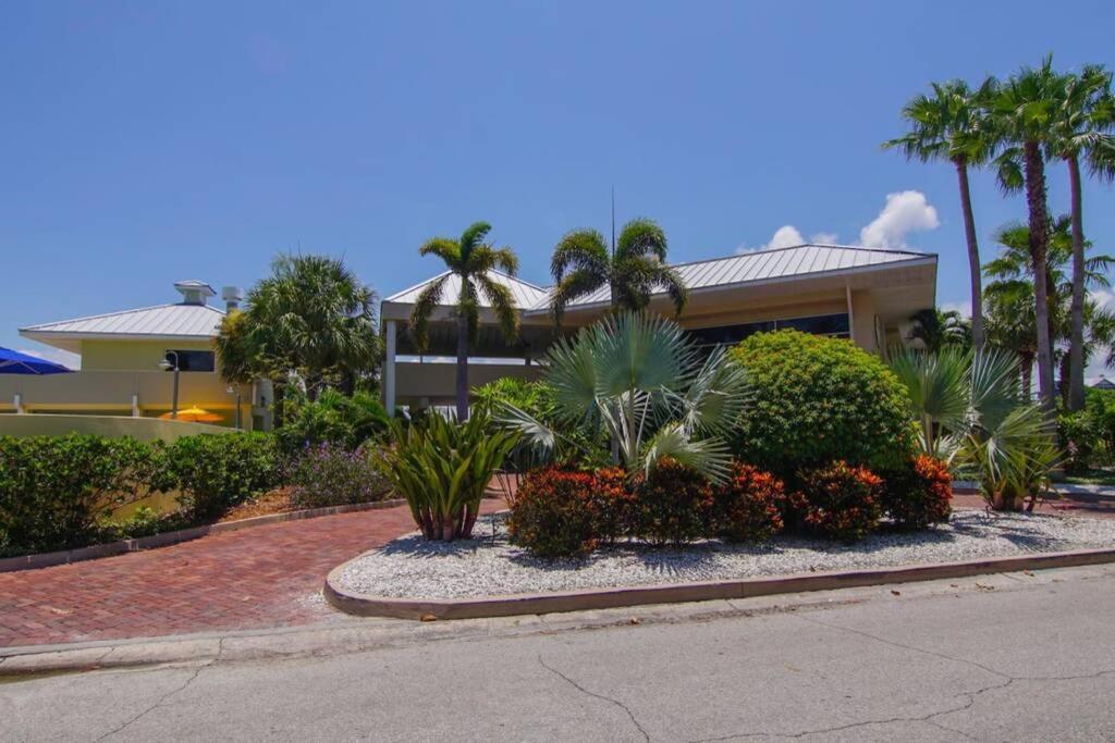 River Delight,Studio109, Beach & Pool Steps Away + Wifi Ruskin Extérieur photo