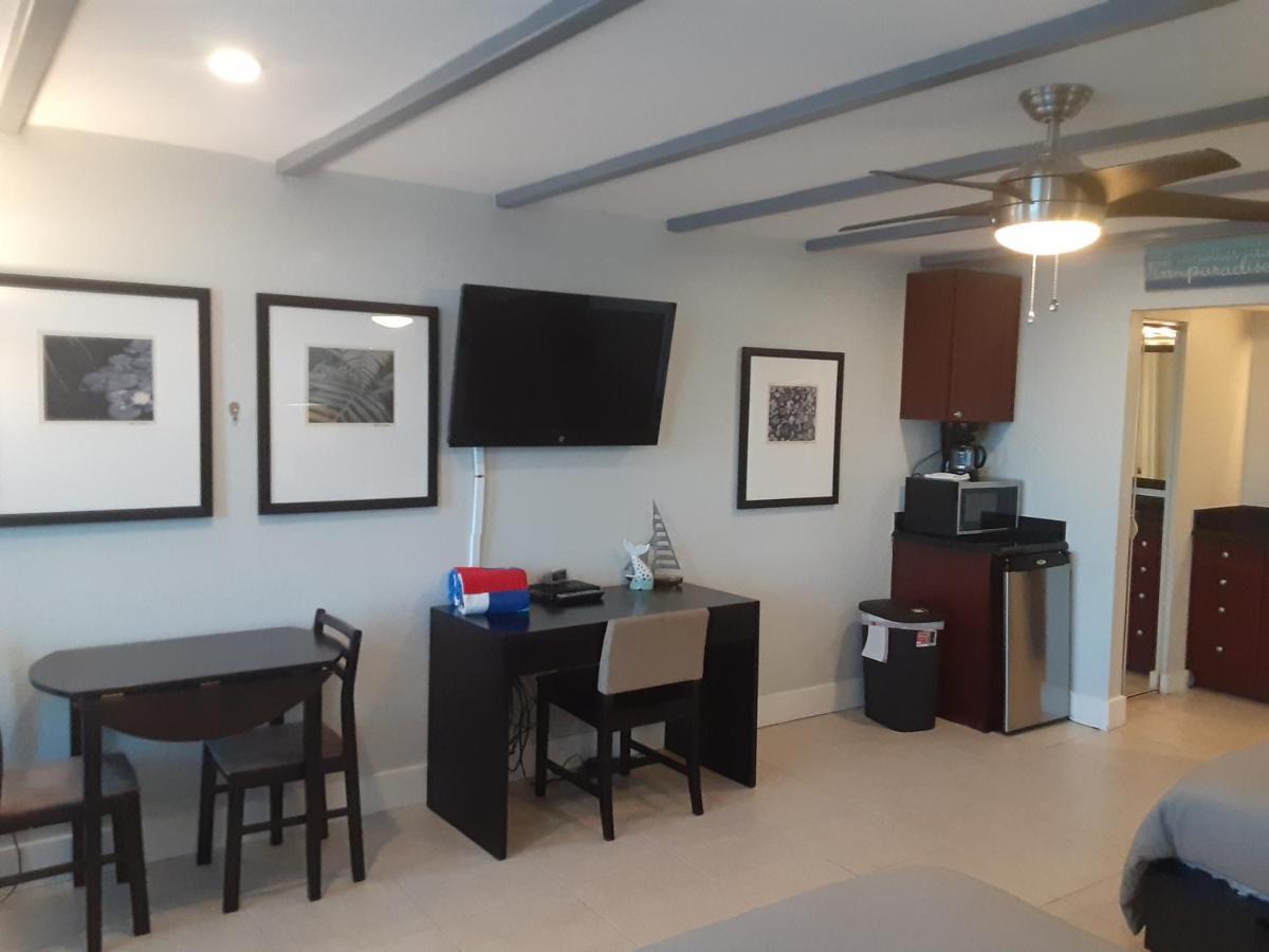 River Delight,Studio109, Beach & Pool Steps Away + Wifi Ruskin Extérieur photo