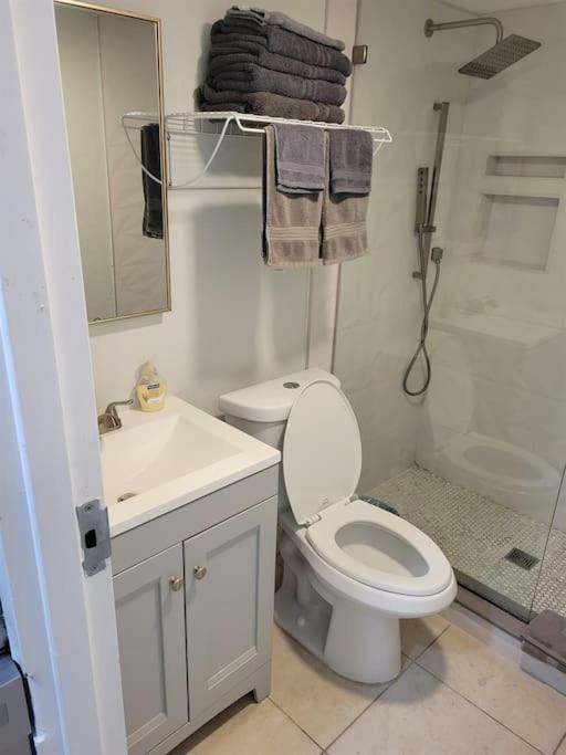 River Delight,Studio109, Beach & Pool Steps Away + Wifi Ruskin Extérieur photo