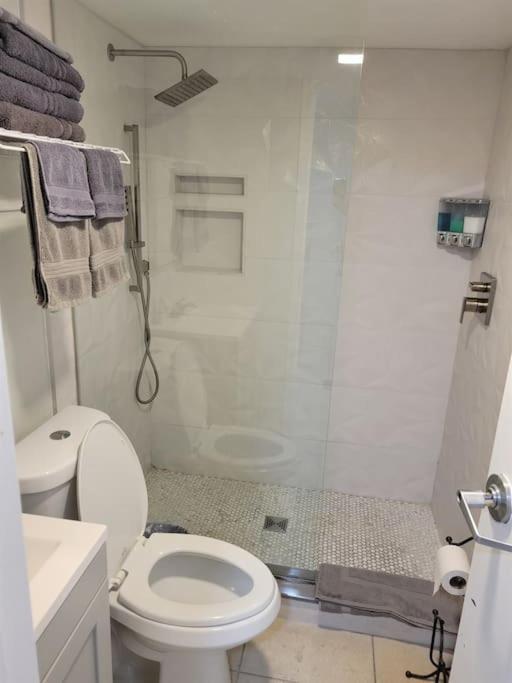 River Delight,Studio109, Beach & Pool Steps Away + Wifi Ruskin Extérieur photo