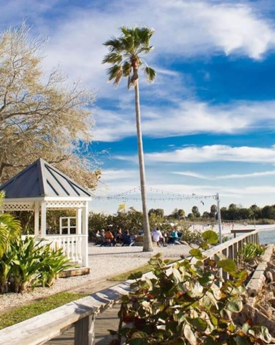 River Delight,Studio109, Beach & Pool Steps Away + Wifi Ruskin Extérieur photo