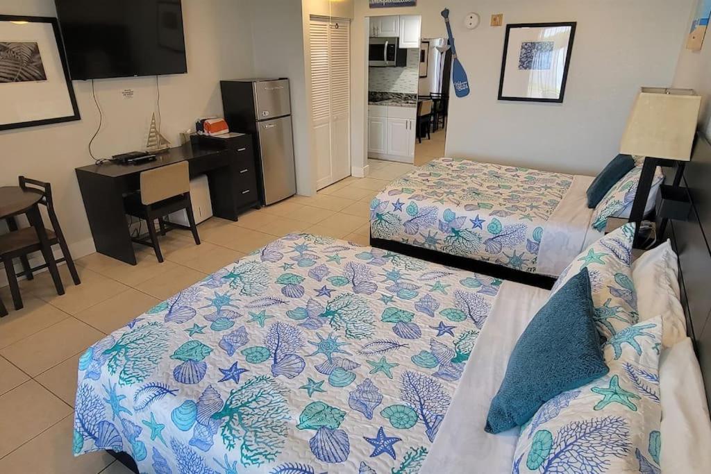River Delight,Studio109, Beach & Pool Steps Away + Wifi Ruskin Extérieur photo
