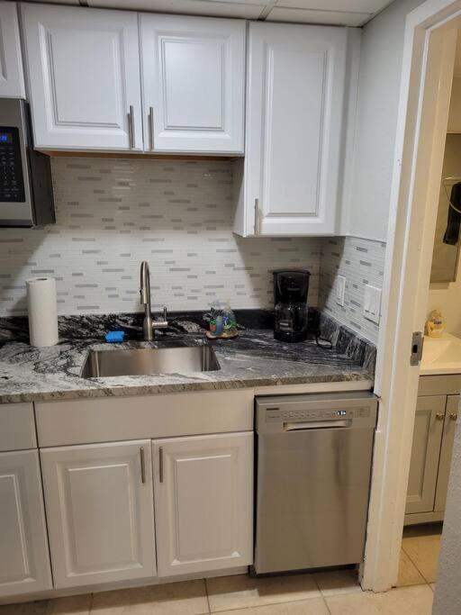 River Delight,Studio109, Beach & Pool Steps Away + Wifi Ruskin Extérieur photo