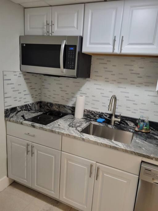 River Delight,Studio109, Beach & Pool Steps Away + Wifi Ruskin Extérieur photo